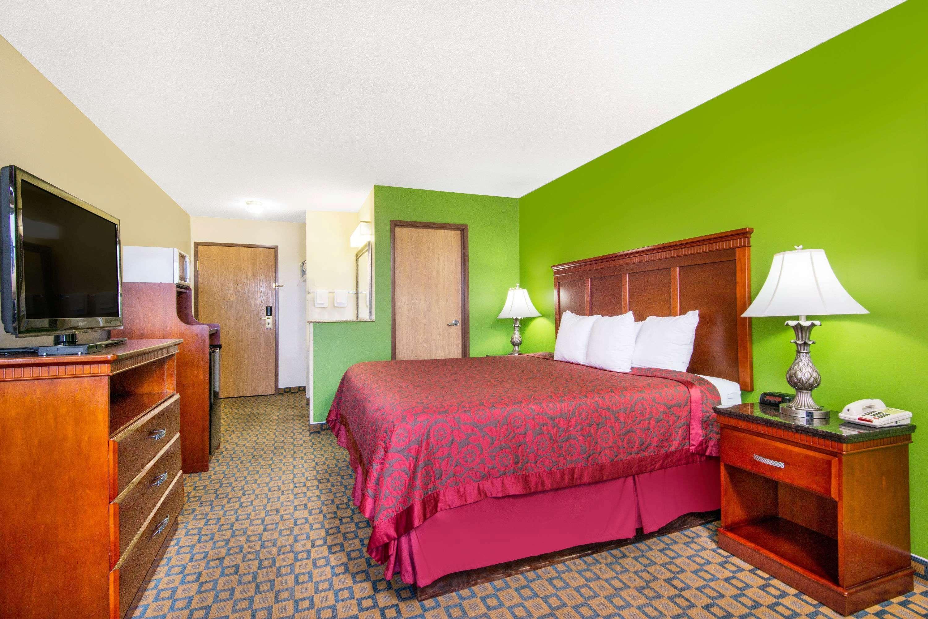 Days Inn & Suites By Wyndham Wichita Exteriér fotografie